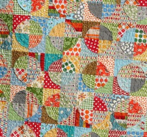 Raw Edge Circle Quilt Tutorial by Cluck Cluck Sew Raw Edge Circle Quilt Tutorial by Cluck Cluck Sew